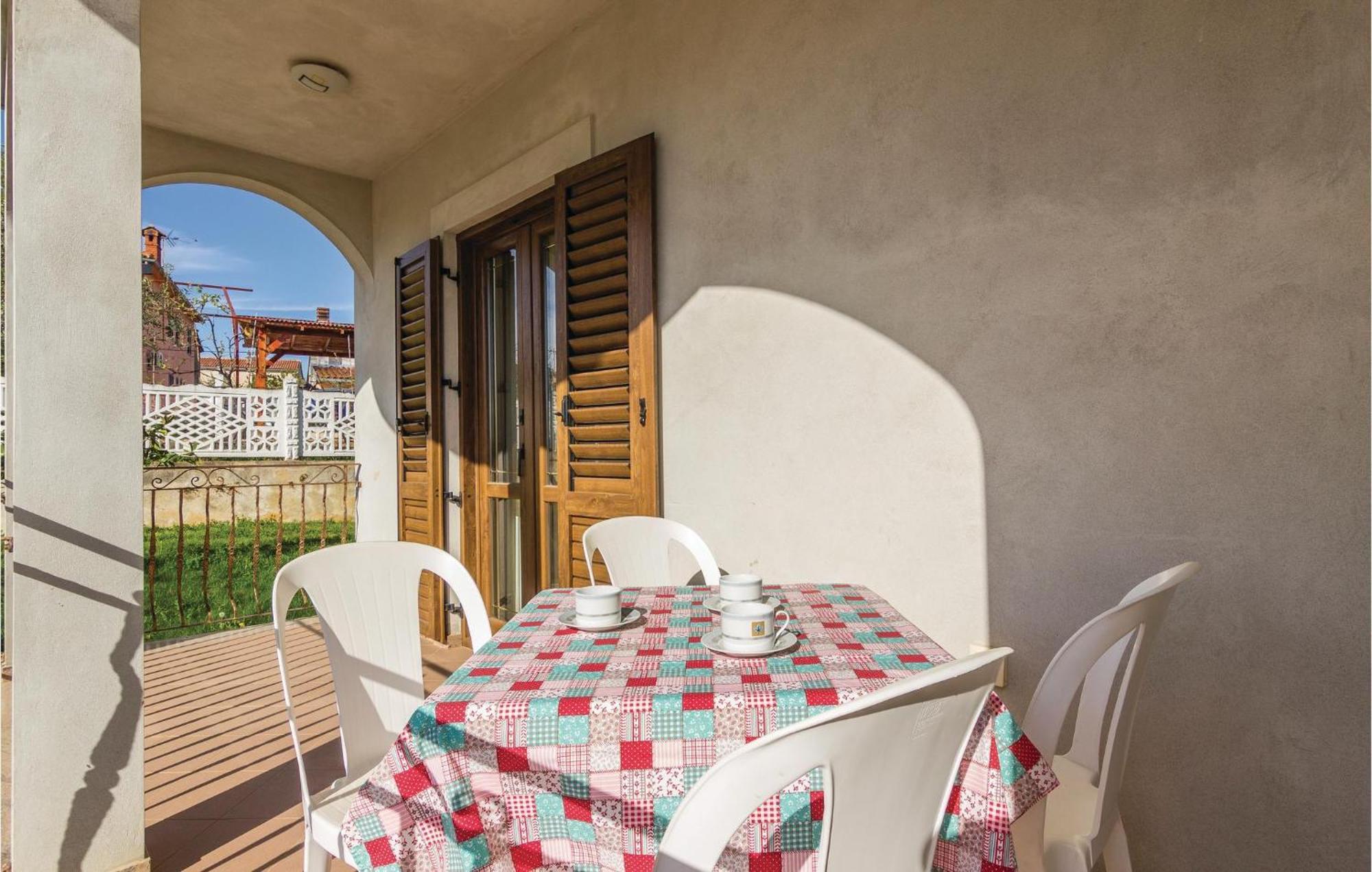 Beautiful Apartment In Porec With Kitchen Экстерьер фото